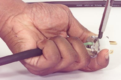 Tightening cord clamp screws